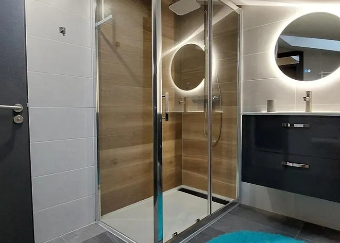 Kymsourit - Piscine,spa,sauna 別荘 *
